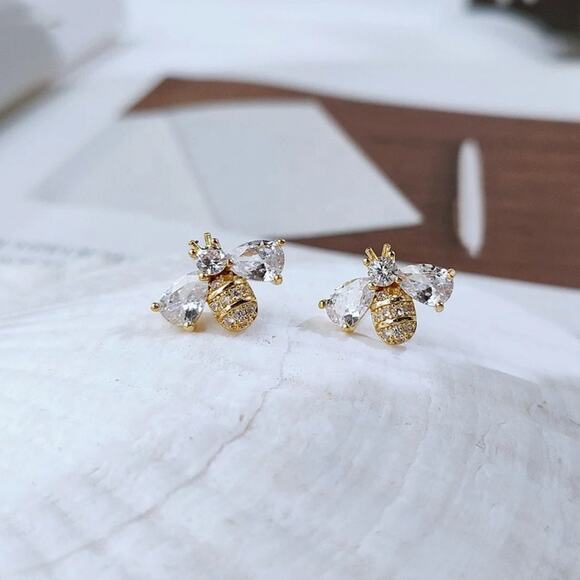 NEW 14K yellow gold plated CZ bumblebee bee stud earrings jewelry B22B - Picture 1 of 6